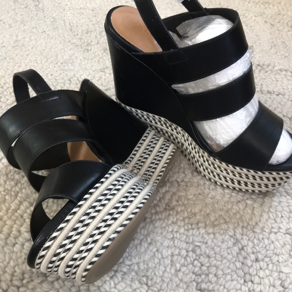 Platform Sandals - Picture 2 of 4